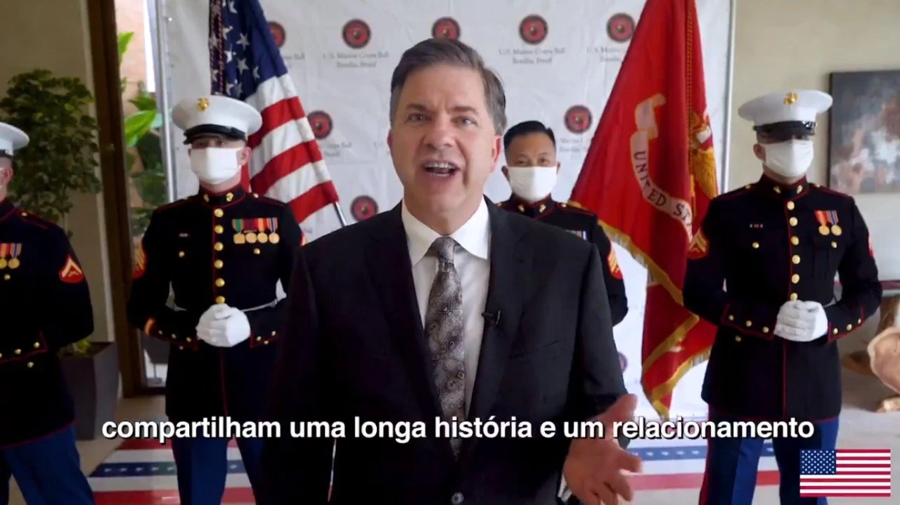 Embaixador dos EUA exalta militares após Bolsonaro falar em “pólvora”