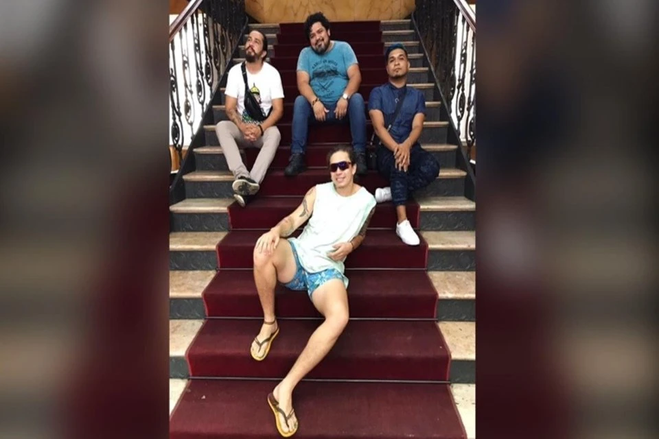 Vídeo: Whindesson Nunes é flagrado passeando nas ruas de Manaus