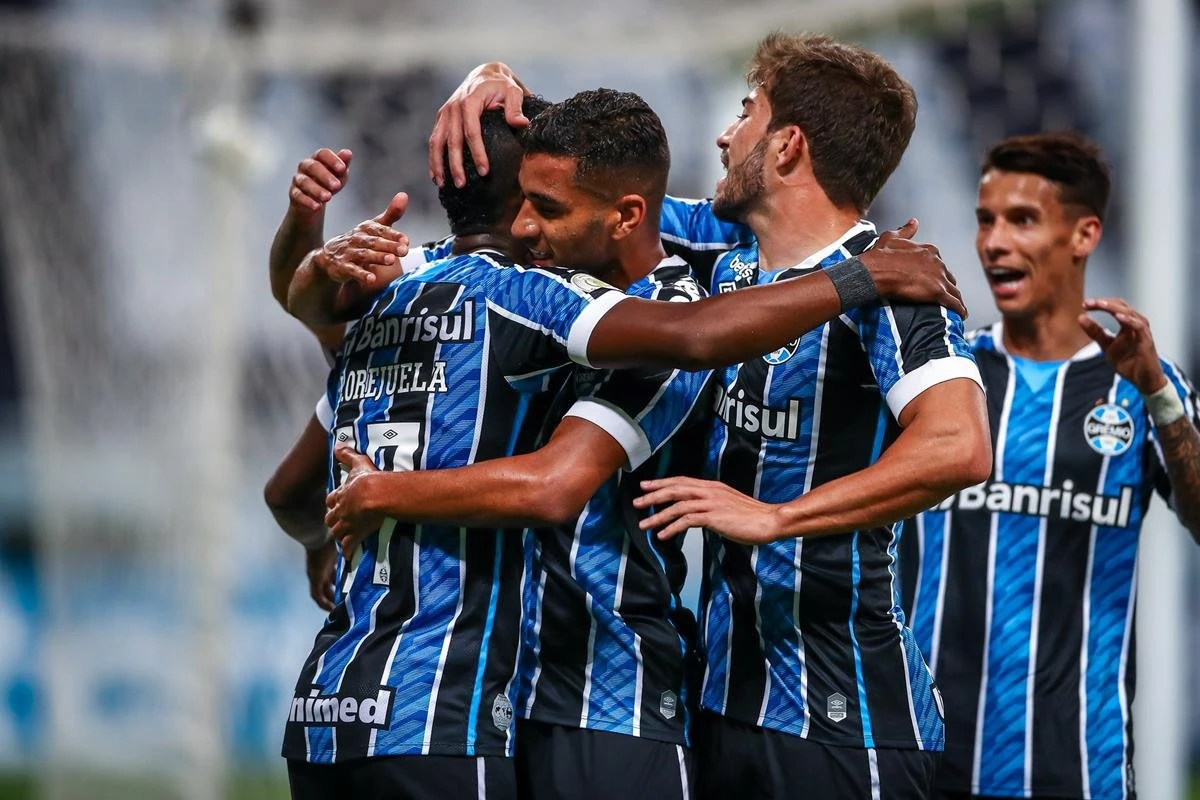 Grêmio “acorda” no 2º tempo e vence o Bragantino pelo Brasileirão