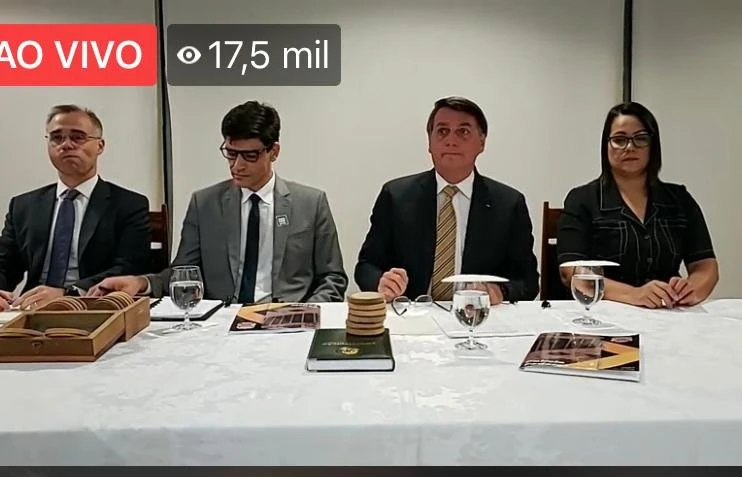 Para Bolsonaro, “tem índio que troca tora por cerveja e Coca-Cola”