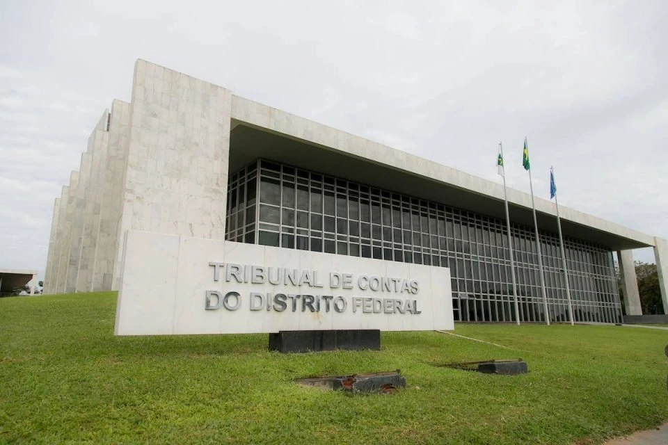 Decreto autoriza volta de 50% dos servidores do TCDF ao trabalho presencial