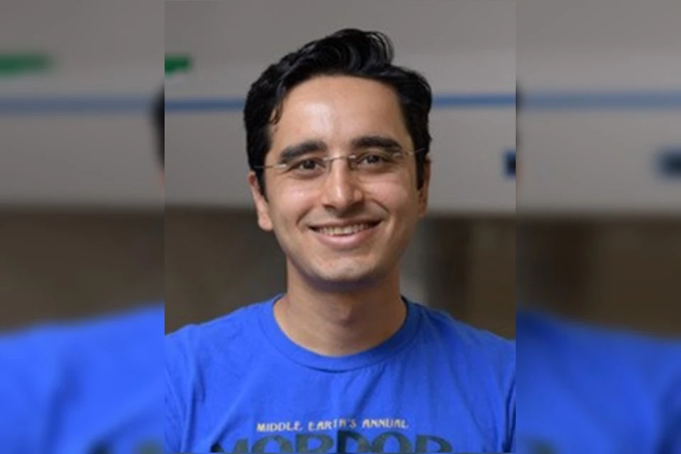 Cientista desenvolve aparelho auditivo para idosos por apenas $ 1