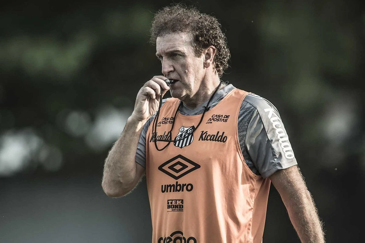Cuca passa mal no Santos e exames confirmam infecção por Covid-19