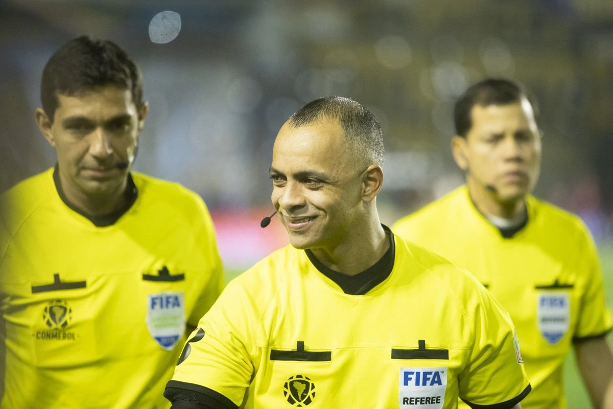 CBF não vê erros e mantém trio de arbitragem de São Paulo x Flamengo