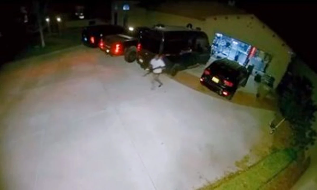 Jon Jones posta vídeo com arma na mão em caça a ladrão: “Ele tem sorte”