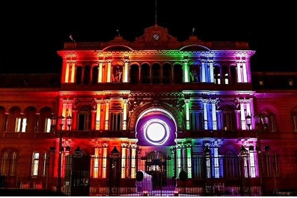 Palácio presidencial, Casa Rosada recebe iluminação arco-íris