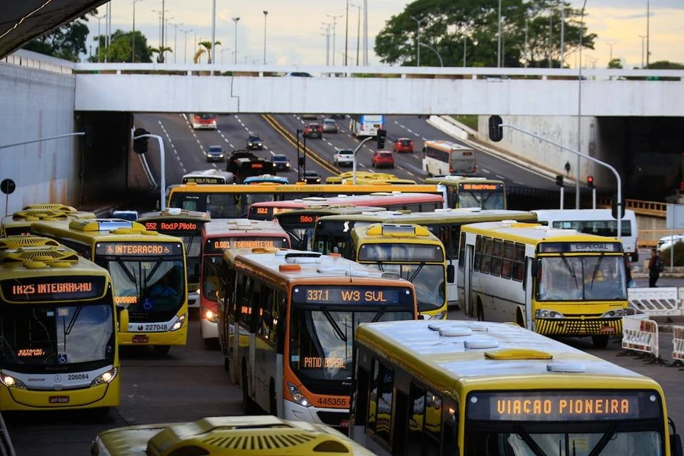 Justiça suspende pagamento da Semob às empresas de ônibus do DF