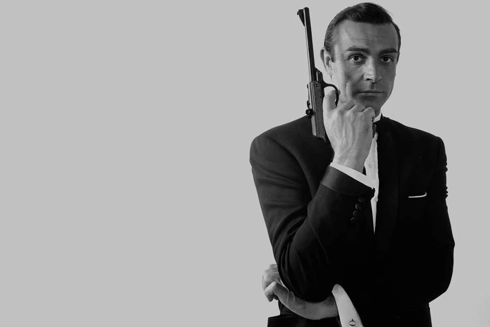 Ator Sean Connery, famoso por interpretar James Bond, morre aos 90 anos