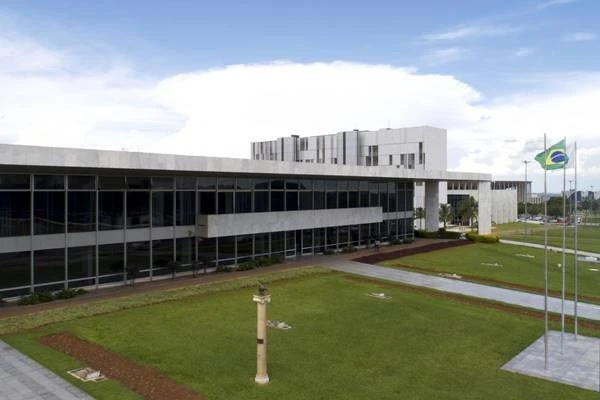 GDF divulga lista com nomeações para as secretarias de Saúde e Educação