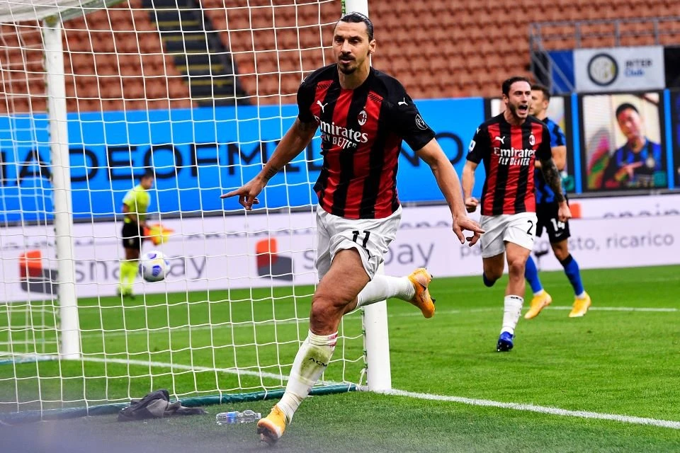 Ibrahimovic brilha, faz dois gols e Milan vence o clássico contra a Inter