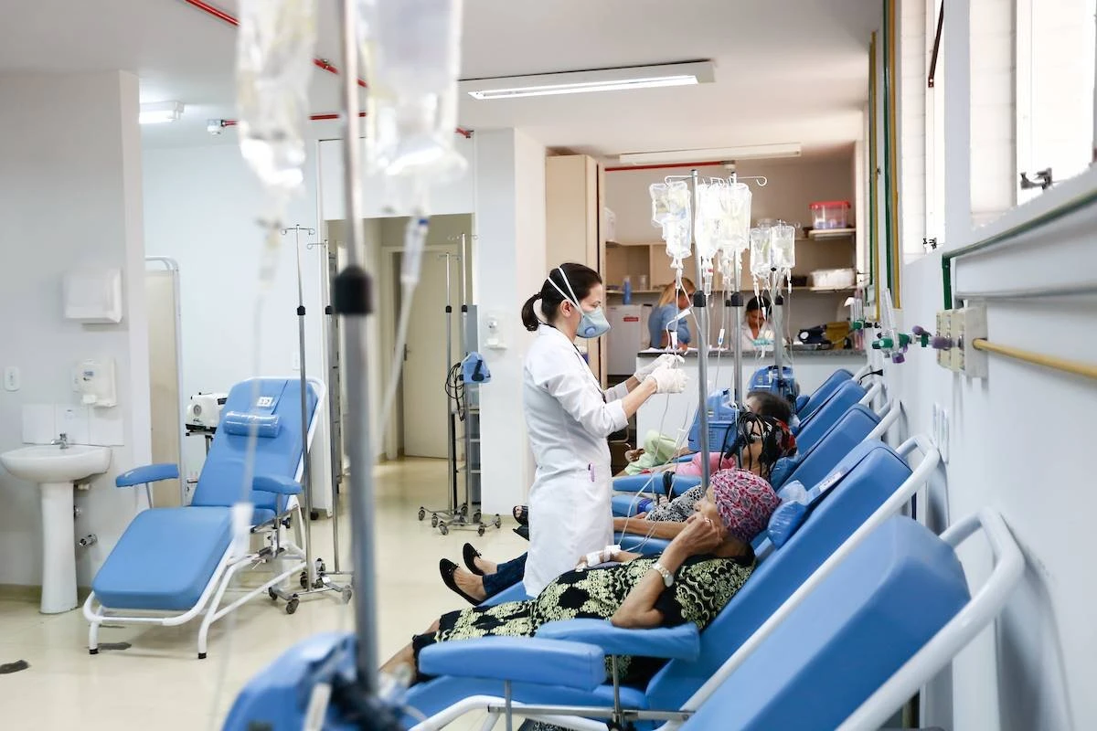 Justiça dá 48 horas para Iges-DF explicar falta de remédio de quimioterapia