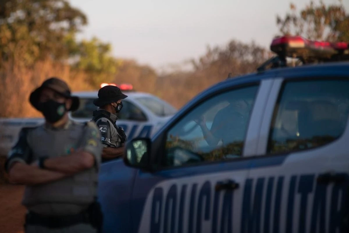 Caso Lázaro: estrada é bloqueada e mais cães chegam em área de chácara