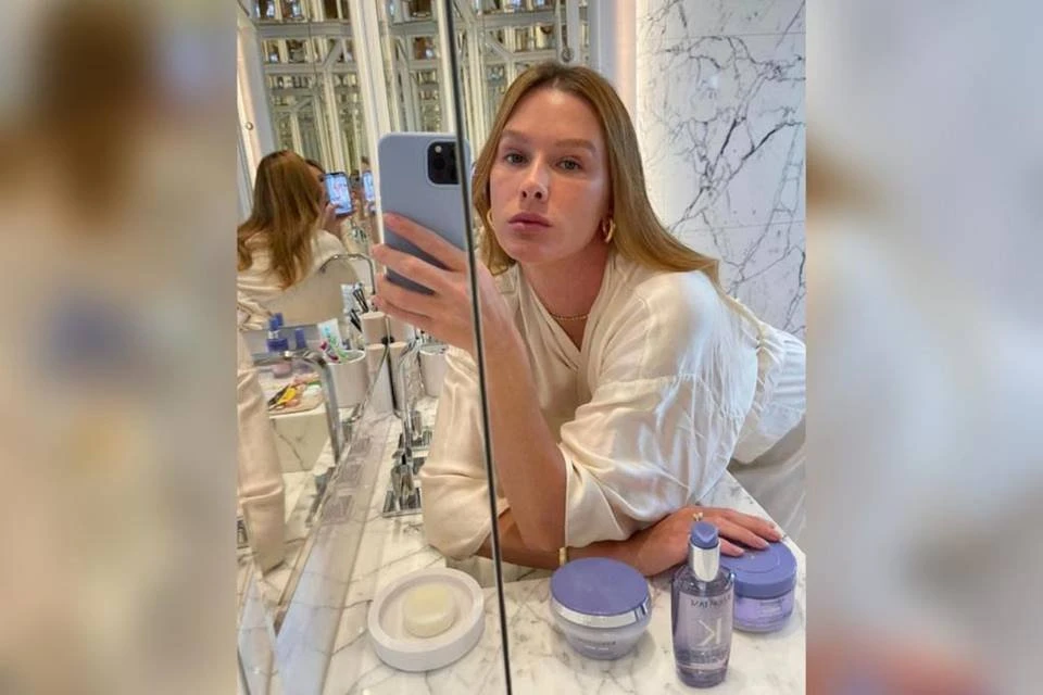 Fiorella Mattheis surge com anel solitário e gera suspeita de noivado