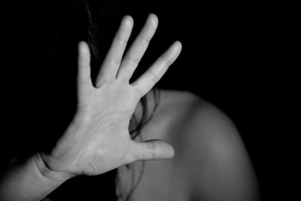 Mulher sai com homem do Tinder, é dopada e acorda estuprada em motel