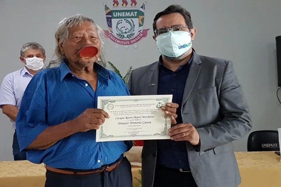 Universidade de MT concede título de doutor honoris causa ao cacique Raoni