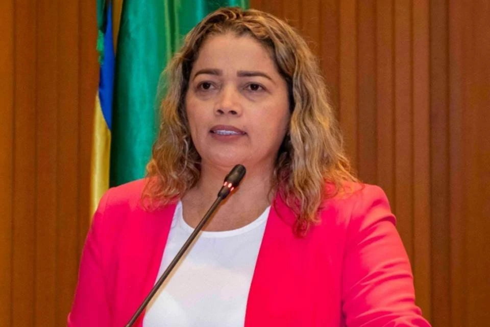 Deputada fala em “tristeza dos céus” por aprovação de lei pró-LGBTQIA+
