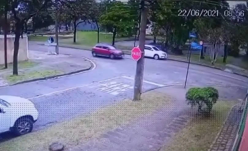 Imagens mostram mulher sendo perseguida antes de assassinato no Paraná