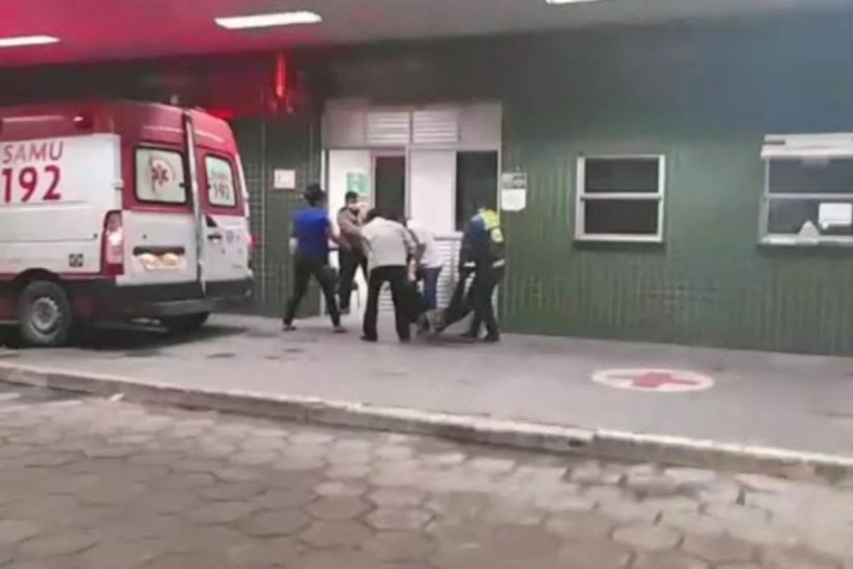 Jovem é assaltado e leva facada no pescoço após o trabalho em Manaus