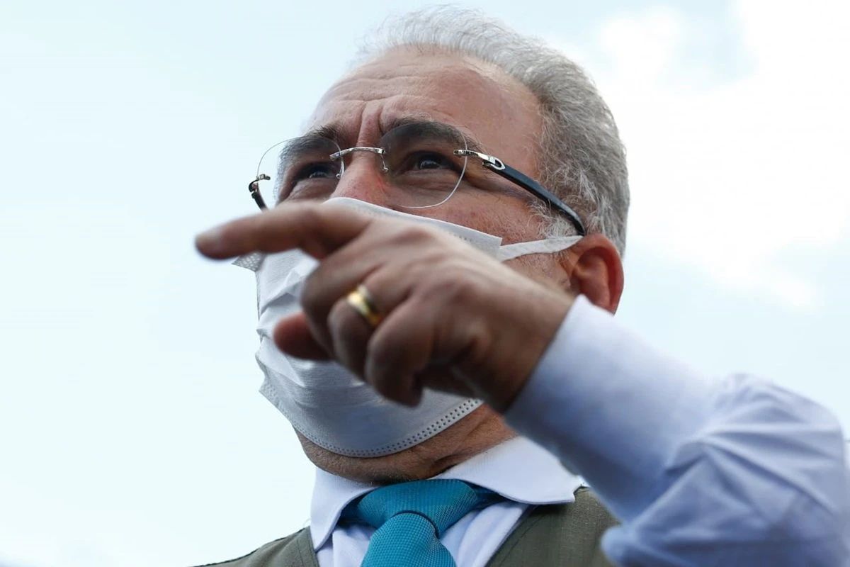 Queiroga se irrita com protesto e defende Bolsonaro em Goiás