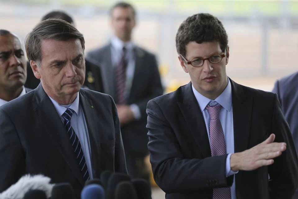 Bolsonaro parabeniza Salles, investigado pela PF: “Xiitas ambientais”