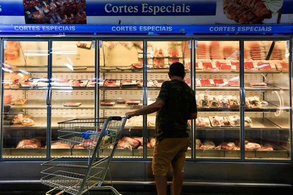 Inflação dos alimentos sobe 9,75% e afeta principalmente os mais pobres