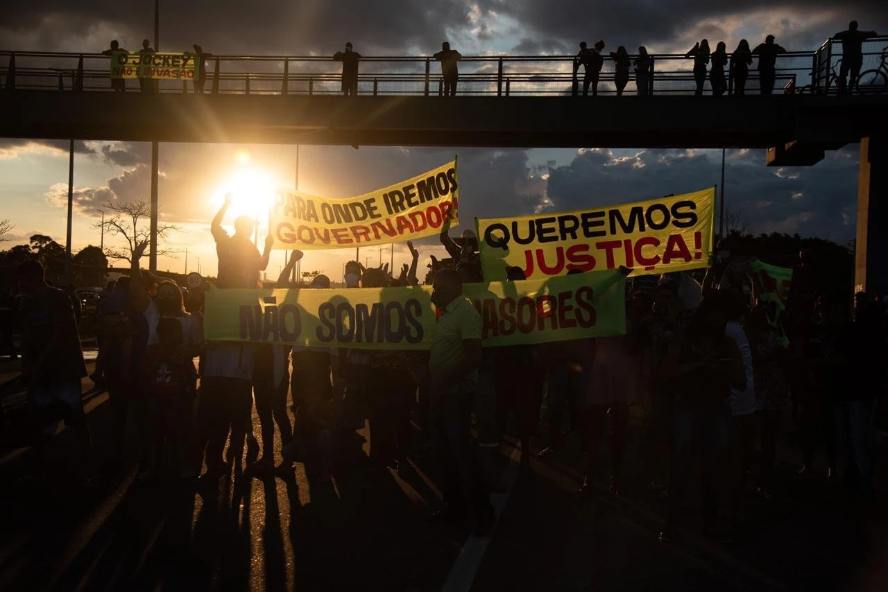 Moradores da região do Jockey Club de Brasília fecham a EPTG em protesto