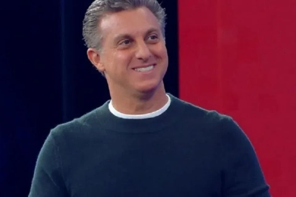 Luciano Huck confirma que substituirá Faustão aos domingos
