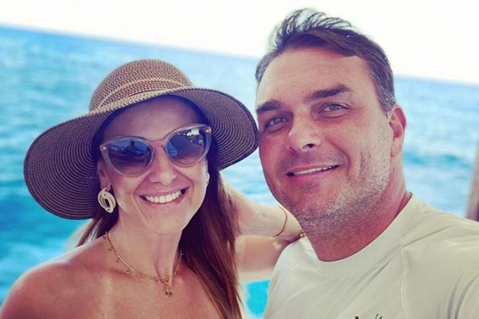 Flávio Bolsonaro diz que viagem a Noronha no feriado foi a “serviço”