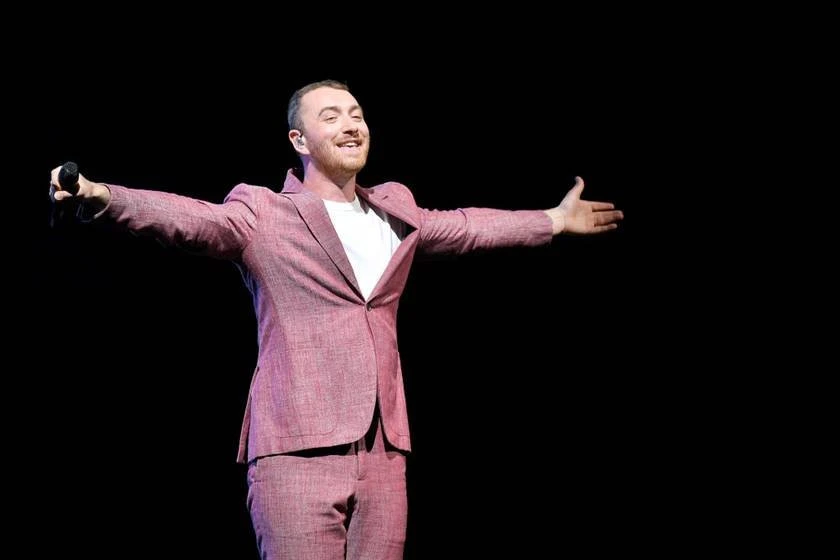 Sam Smith revela que fez cirurgia de transplante capilar: “Área delicada”