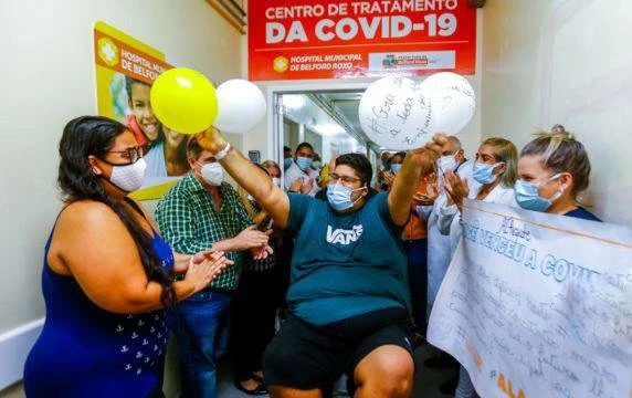Pesando 200 kg, jovem diabético e hipertenso vence a Covid-19 no Rio