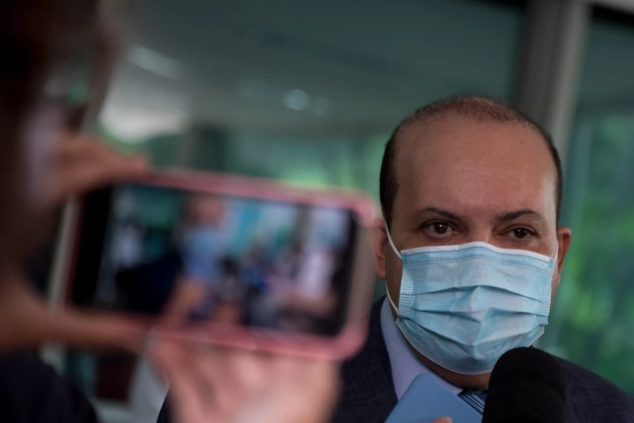 Ibaneis assina protocolo para regularização de 13 mil imóveis em Vicente Pires