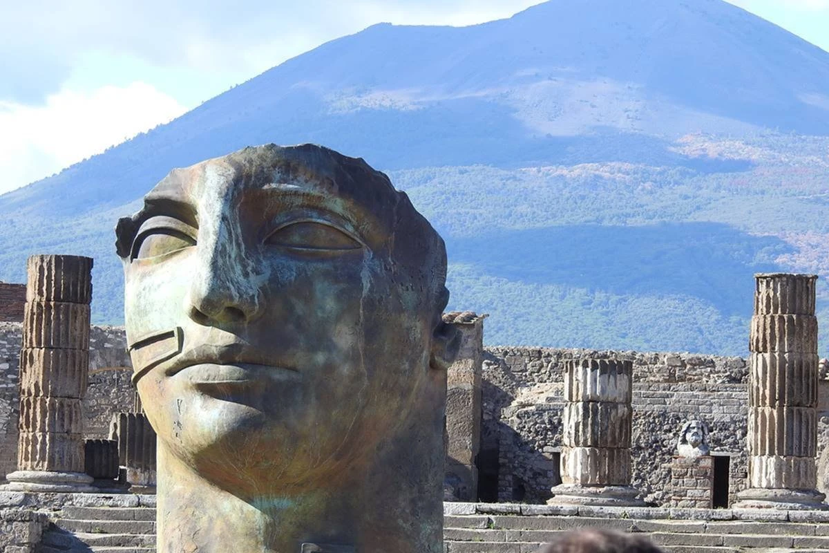 “Maldição” faz turista devolver objetos roubados de Pompeia após 15 anos