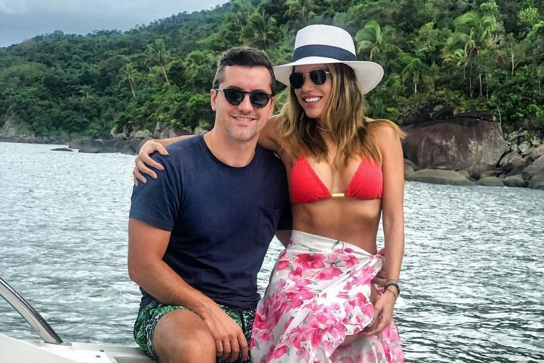 She said yes! Tatá Canhedo é pedida em casamento por Diego Pessoa