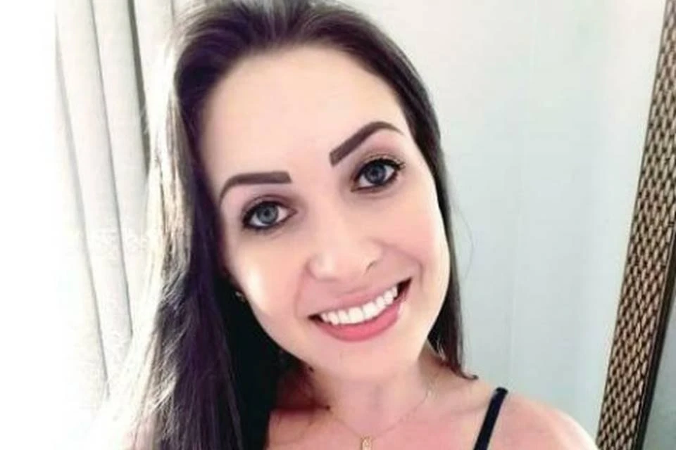 Enfermeira é morta a facadas na garagem de casa. Namorado é suspeito