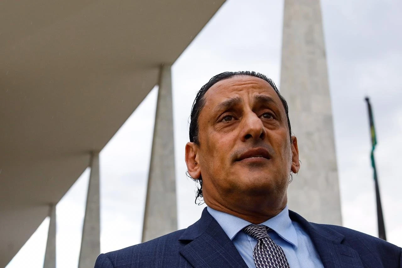 Advogado de Bolsonaro janta com evangélico cotado para o STF