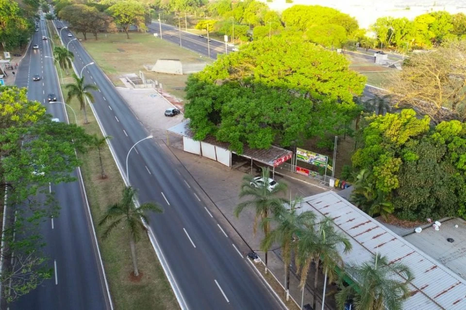 MP abre inquérito para apurar obras em estacionamento de posto na Asa Sul