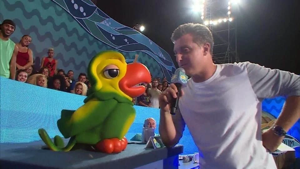 Luciano Huck presta homenagem ao amigo Tom Veiga: “Relação quase familiar”