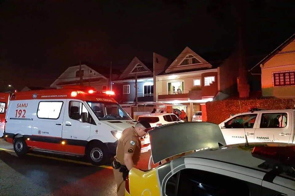 Jovem atira em homem que invadiu casa e mata irmão por engano com arma