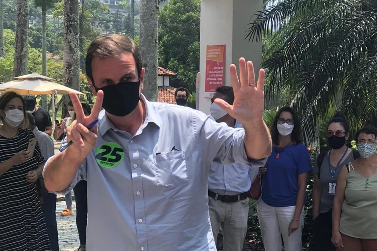 Eleições: Ibope para 2° turno no Rio mostra Paes com 53% e Crivella com 23%