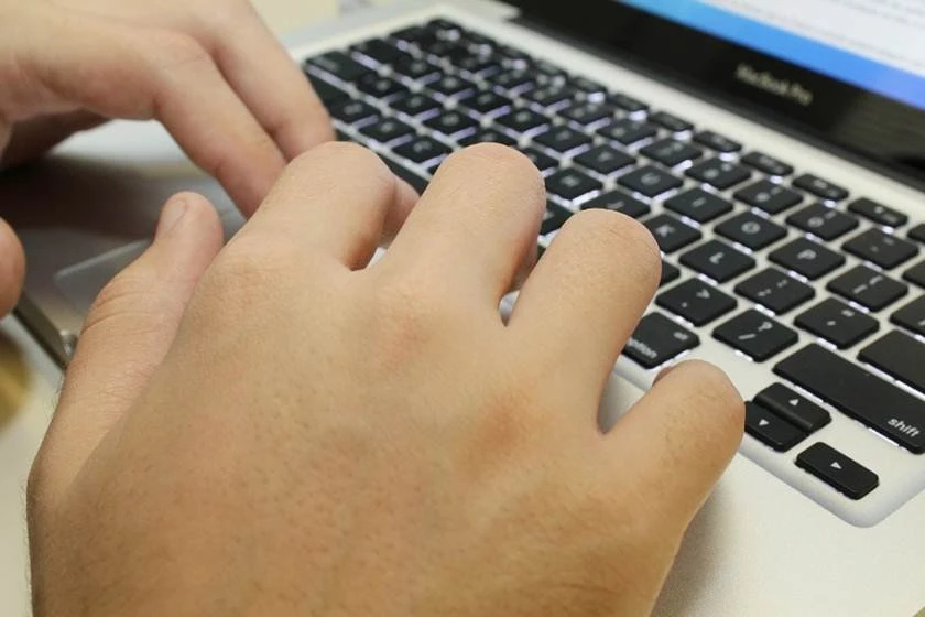 Sem permissão, programa grava alunos por notebooks emprestados pela UFSB