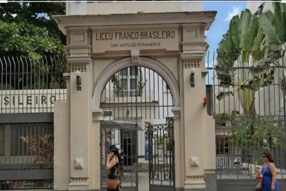 Escola do Rio adota “linguagem neutra” em vocabulário: “Querides alunes”