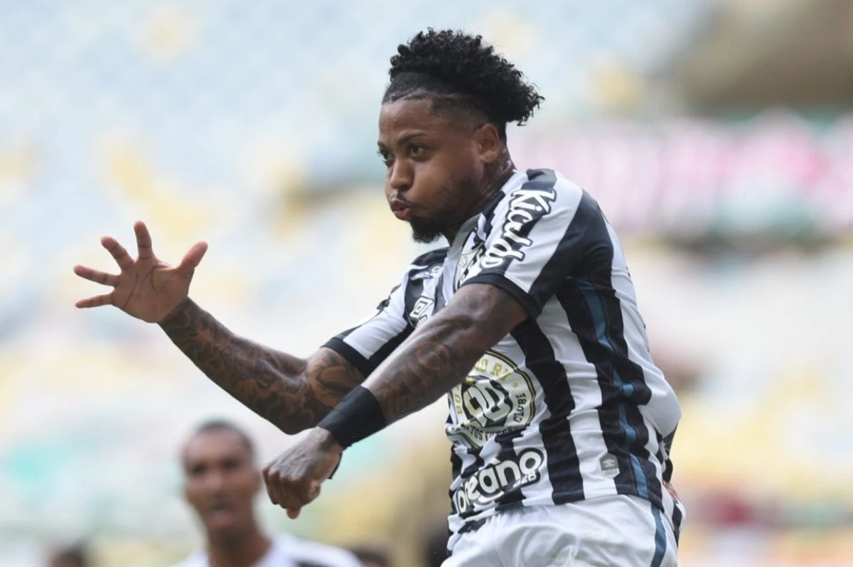 Santos: contra o Flu, Marinho homenageia Pelé na camisa e na comemoração