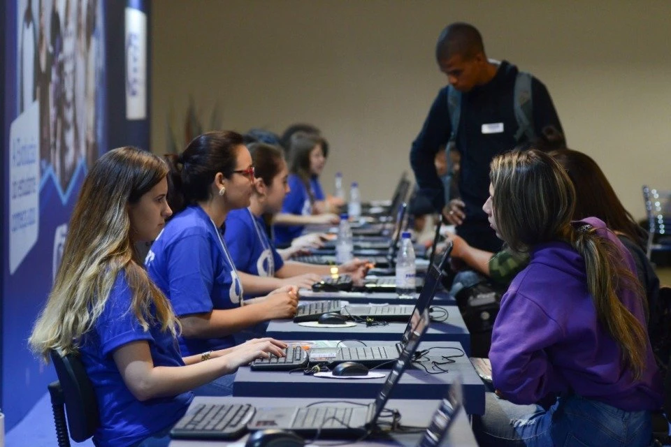 CIEE oferece 60 vagas em call center para estagiários no Distrito Federal