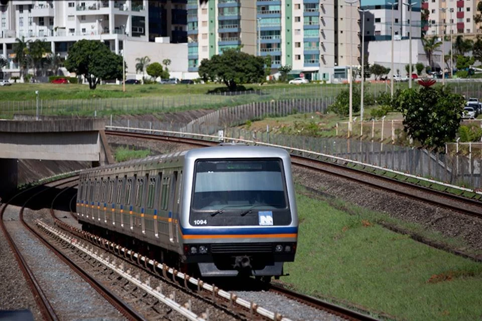 Falha deixa metrô mais lento na manhã desta terça-feira