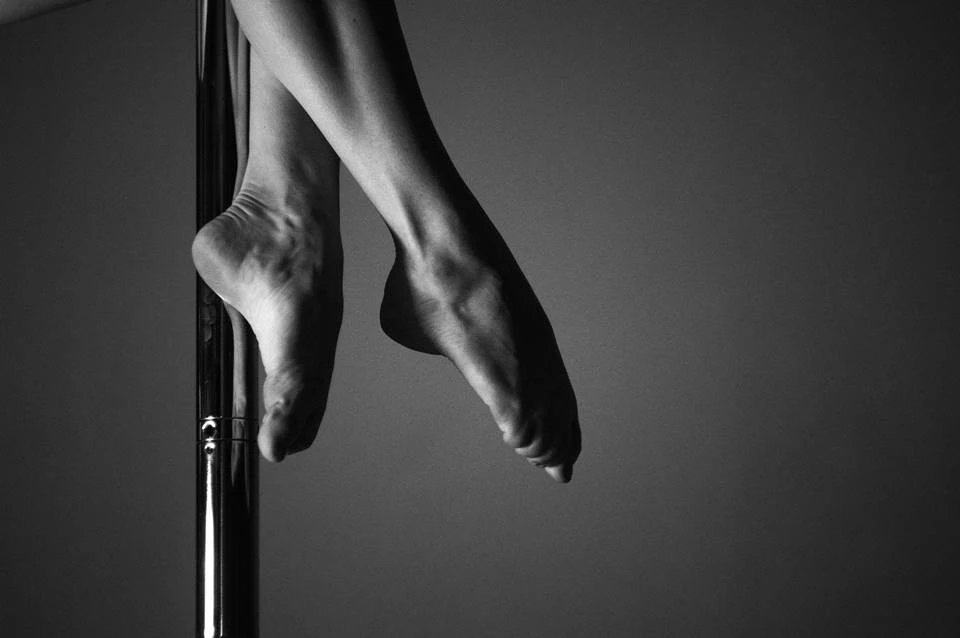 Documentário da Netflix exalta o poder sensual do pole dance