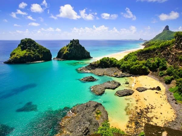 Noronha tem 90% da população adulta vacinada com a primeira dose