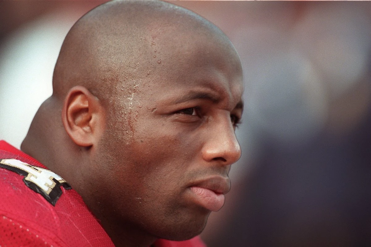 Após estuprar deficiente, campeão da NFL é condenado a 15 anos de prisão
