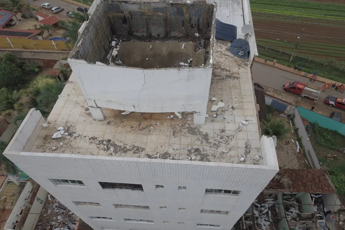 Vídeo: Defesa Civil interdita prédio após caixa d’água se romper no DF