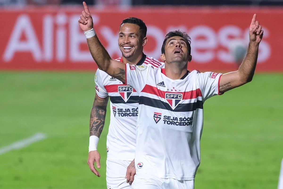 São Paulo cede empate à Chapecoense e segue sem vencer no Brasileirão