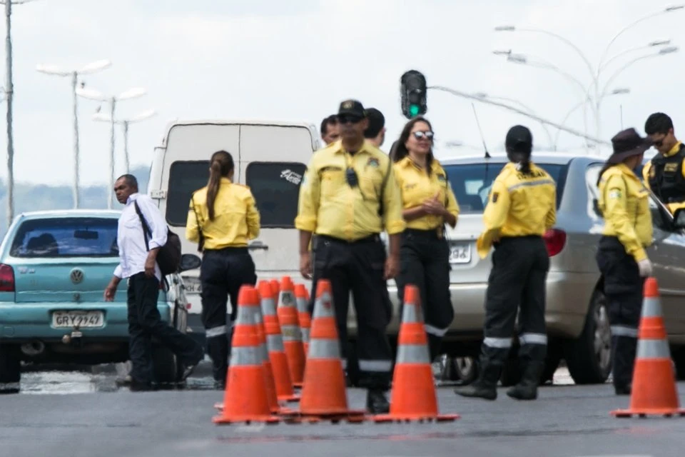 Detran e PM flagram cinco motoristas disputando racha no Distrito Federal